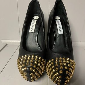 Steve Madden Gold & Black Spike Pumps